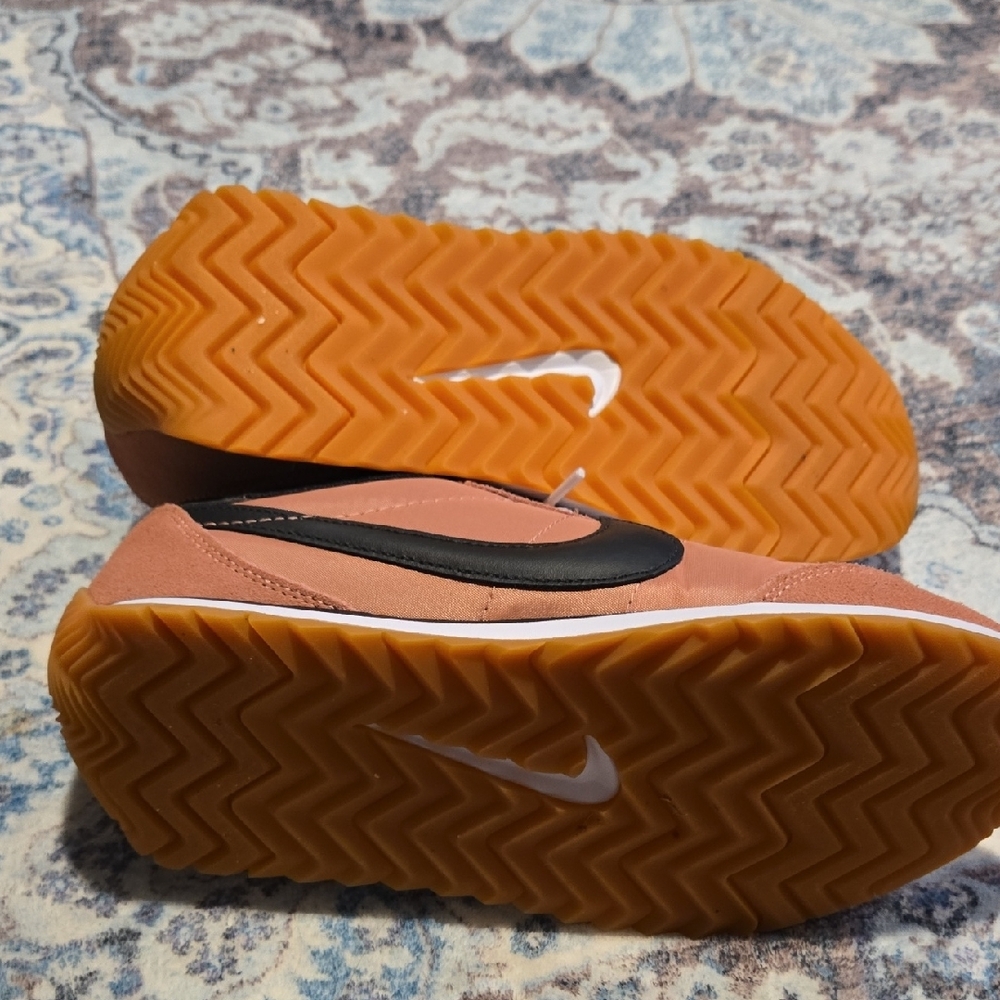 Nike Womens Pink Sneakers - Picture 5 of 6